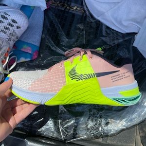 Women’s Nike Metcon 8 - size 9